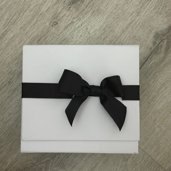 2/$15 Pandora White Gift Box with Black Ribbon - Picture 2 of 6
